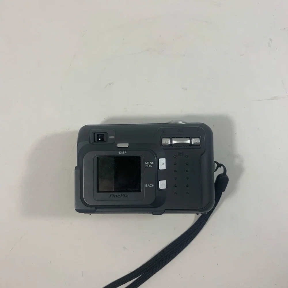 Fujifilm FinePix A Series A205 2.0MP Digital Camera - Silver W/case TESTED!